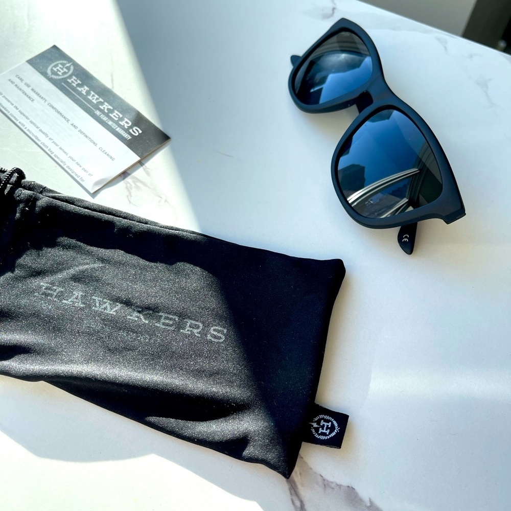 Hawkers Carbon Black · Dark One